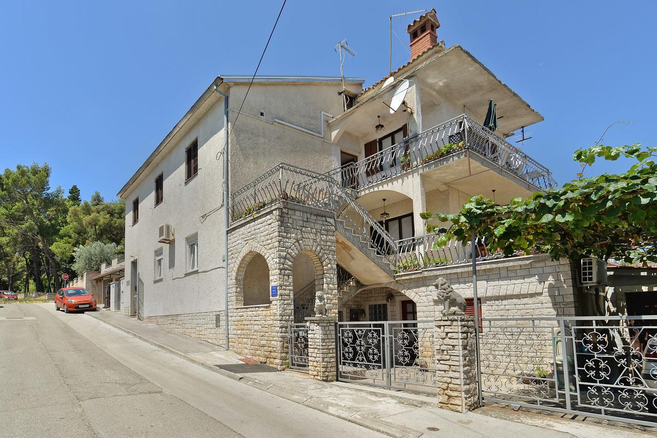 Ana 1684 * Pula